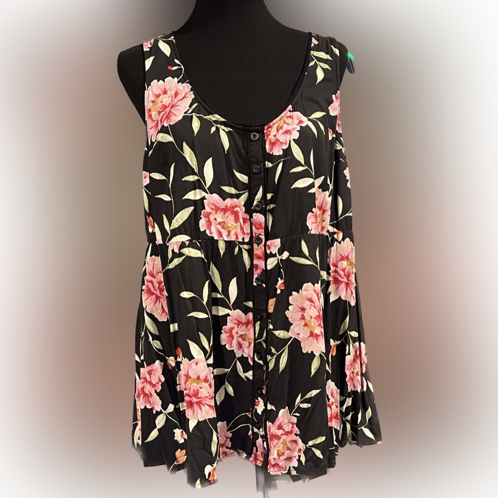 Torrid Floral Sleeveless Top - Size 1 - Gathered Waist, Neckline Detail, Buttons